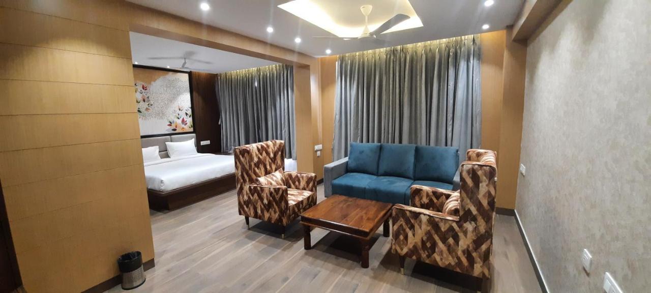 Hotel Sunrise Hospitality Виджаявада Экстерьер фото
