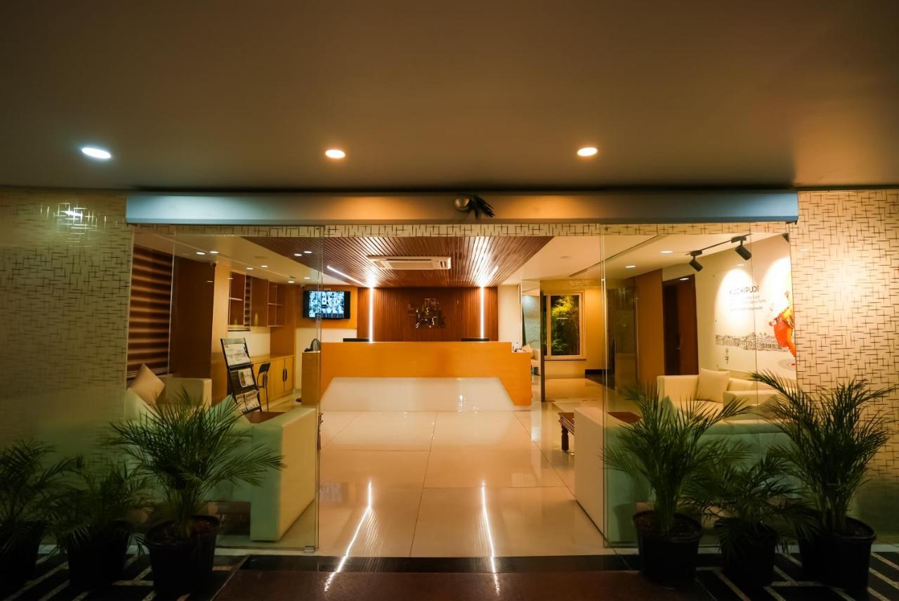 Hotel Sunrise Hospitality Виджаявада Экстерьер фото