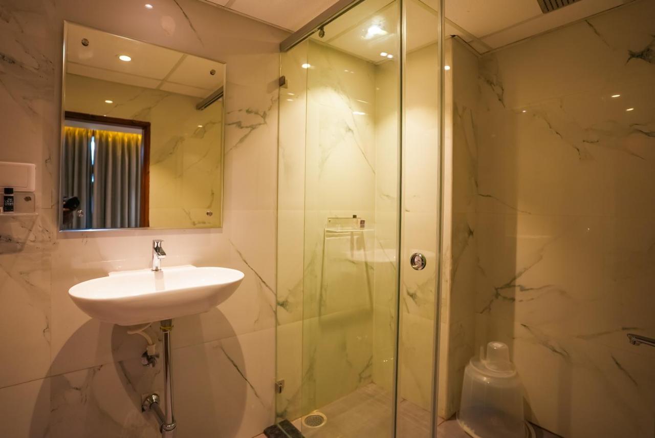 Hotel Sunrise Hospitality Виджаявада Экстерьер фото
