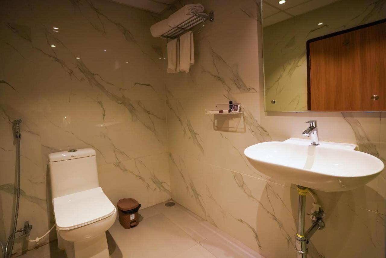 Hotel Sunrise Hospitality Виджаявада Экстерьер фото