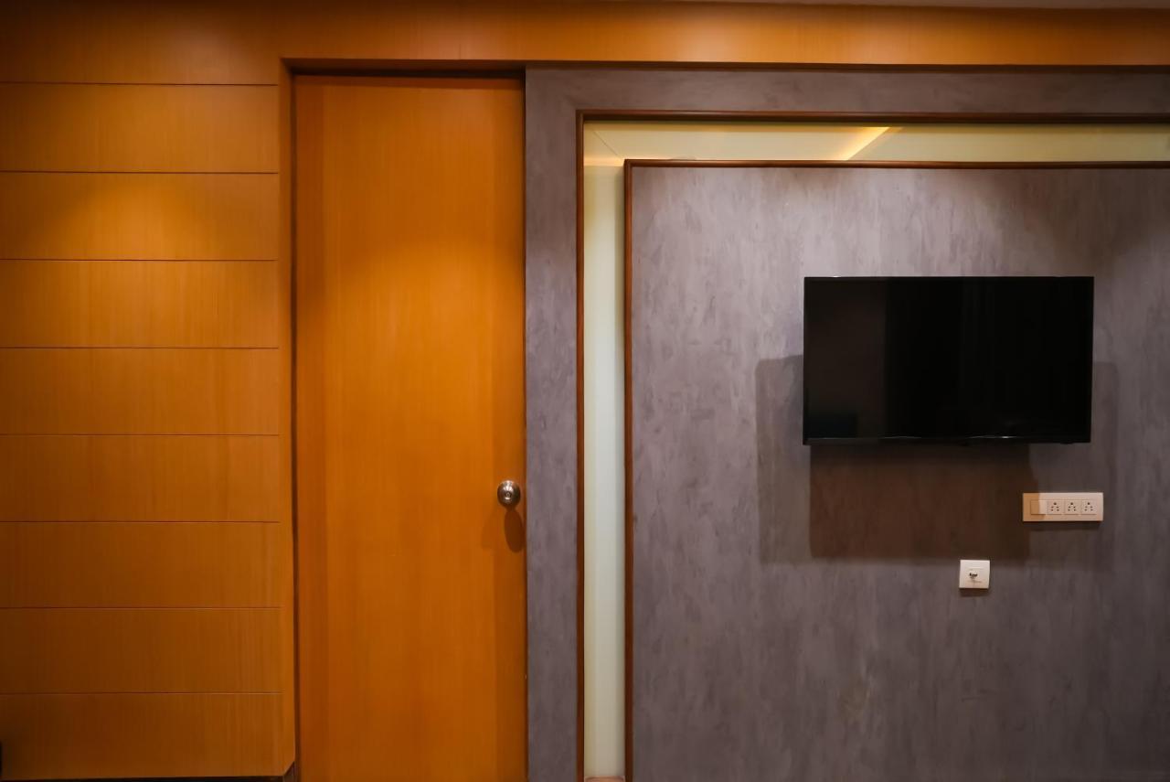 Hotel Sunrise Hospitality Виджаявада Экстерьер фото