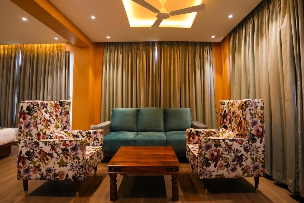 Hotel Sunrise Hospitality Виджаявада Экстерьер фото