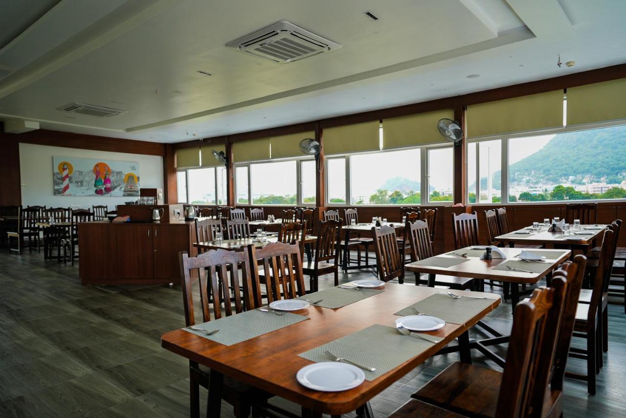 Hotel Sunrise Hospitality Виджаявада Экстерьер фото