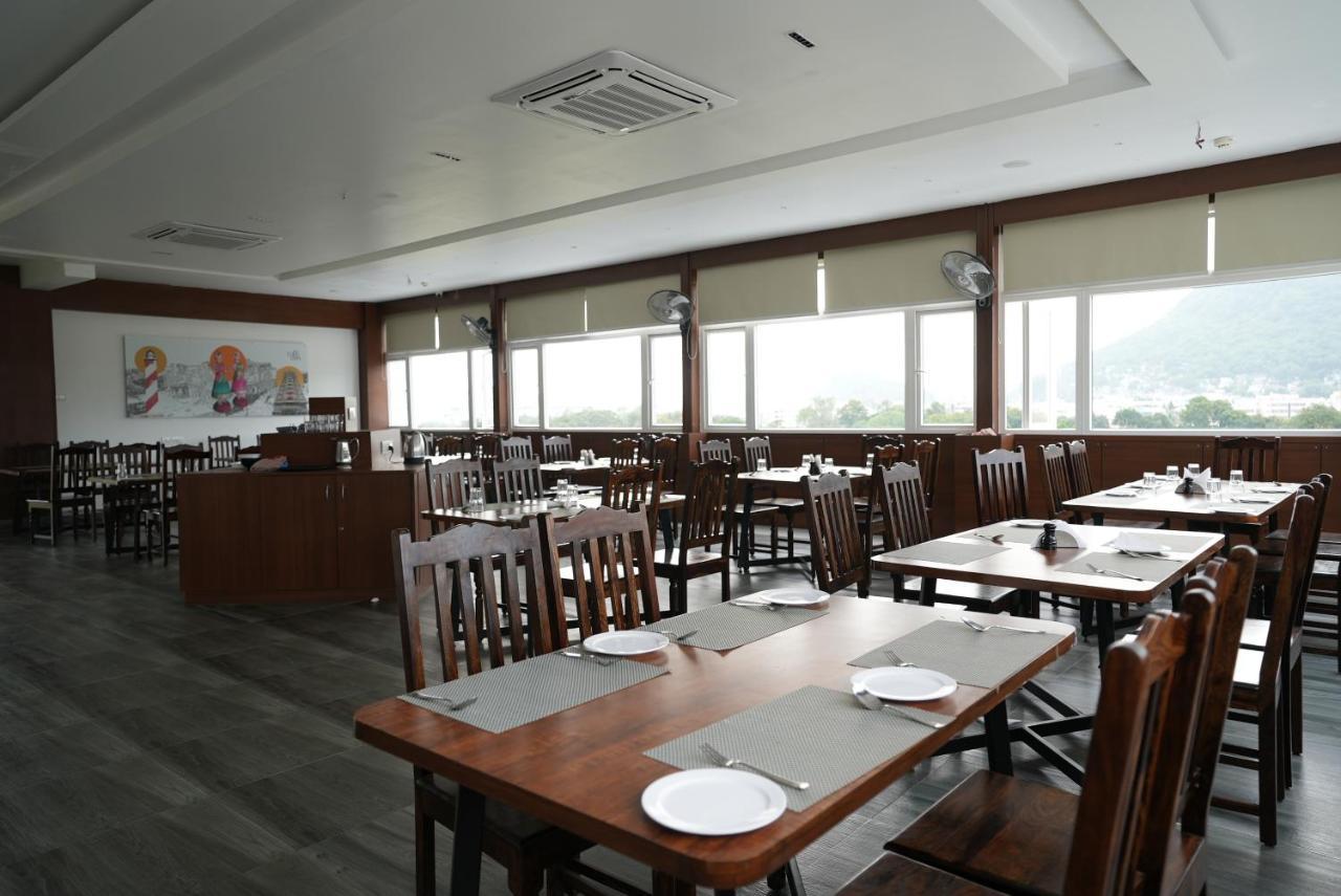 Hotel Sunrise Hospitality Виджаявада Экстерьер фото