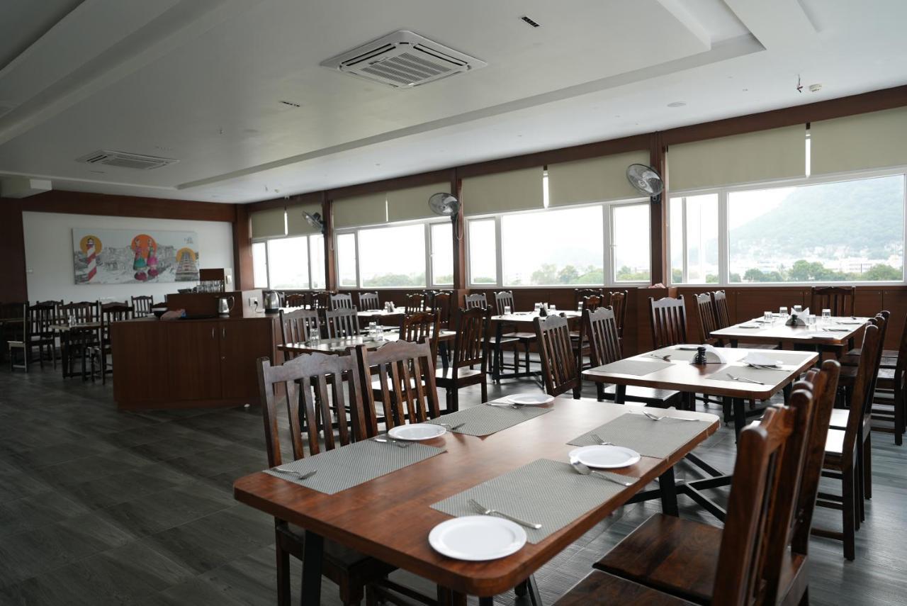 Hotel Sunrise Hospitality Виджаявада Экстерьер фото